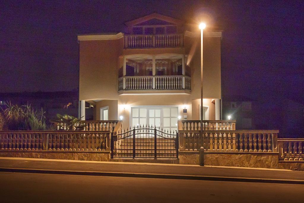 Apartment Vukadin Pula Exterior foto